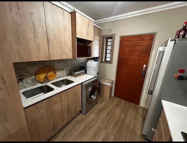 2 BEDROOM APARTMENT TO LET IN MONTANA